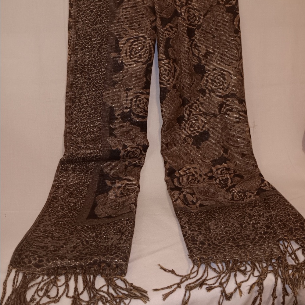 Women’s brown scarf